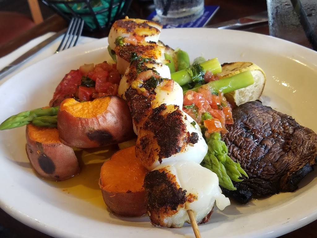 The Dock At Crayton Cove | restaurant | 845 12th Ave S, Naples, FL 34102, USA | 2392639940 OR +1 239-263-9940