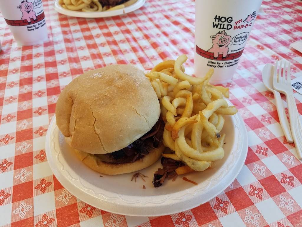 Hog Wild Pit Bar-B-Q | restaurant | 3210 Cornhusker Hwy, Lincoln, NE 68504, USA | 4029752320 OR +1 402-975-2320