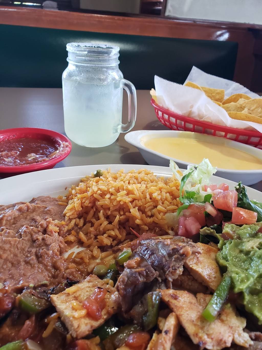 El Charro Mexican Restaurant Bar and Grill | restaurant | 1502 Corsicana Hwy, Hillsboro, TX 76645, USA | 2542835114 OR +1 254-283-5114