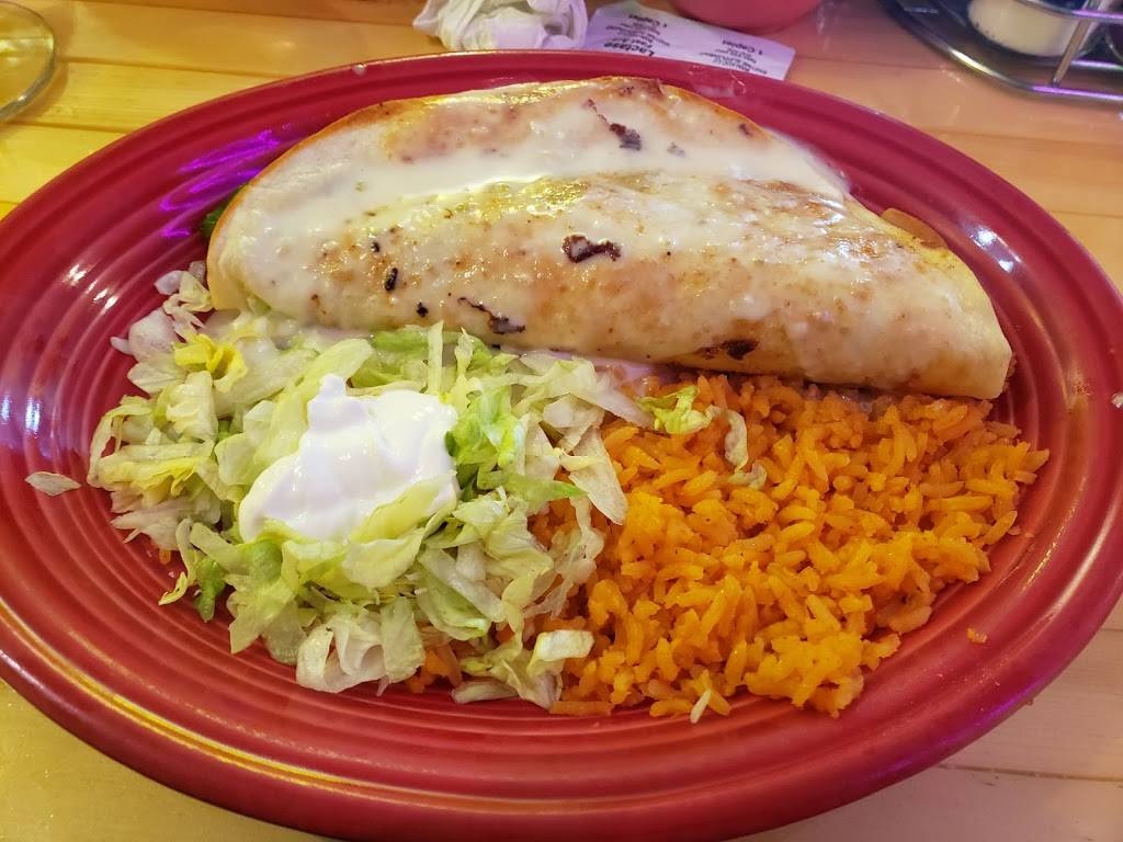 Pueblo Lindo | restaurant | 124 W State St, Paxton, IL 60957, USA | 2173795200 OR +1 217-379-5200