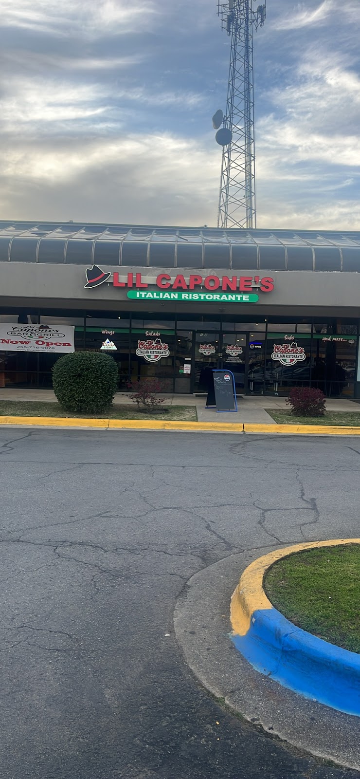 Lil Capone’s | restaurant | 4925 University Dr NW Suite 178, Huntsville, AL 35816, USA | 2567169078 OR +1 256-716-9078