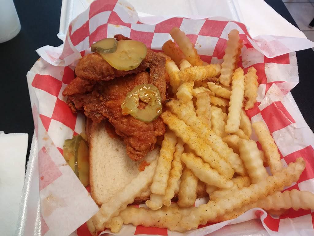 Helens Hot Chicken | restaurant | 886 Kraft St, Clarksville, TN 37040, USA | 9314948240 OR +1 931-494-8240