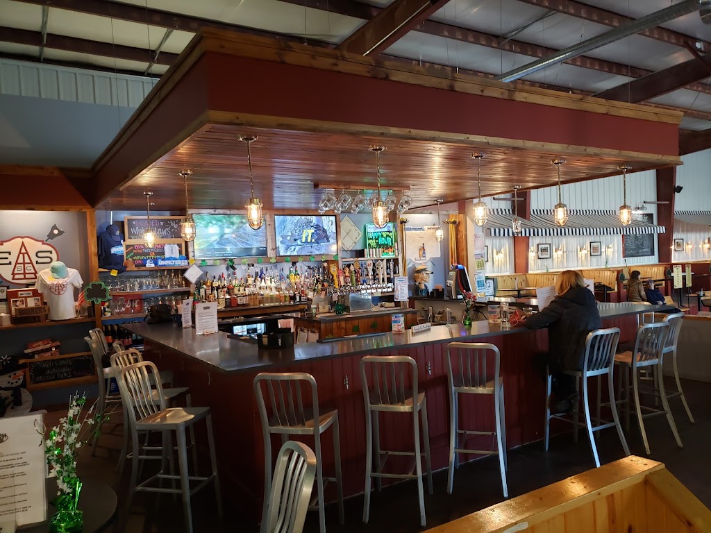 The Erie Social Shuffleboard Club and Bar | restaurant | 5686 E Harbor Rd a6, Lakeside Marblehead, OH 43440, USA | 4199679191 OR +1 419-967-9191