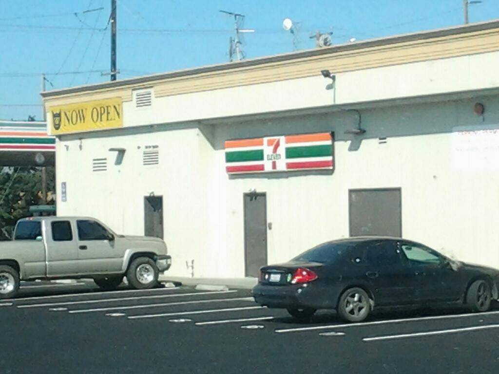 7-Eleven | bakery | 1020 Terven Ave, Salinas, CA 93901, USA | 8317546382 OR +1 831-754-6382