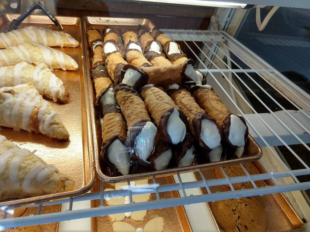 Spotlight Bakery | bakery | 2700 Dollywood Parks Blvd, Pigeon Forge, TN 37863, USA | 8003655996 OR +1 800-365-5996