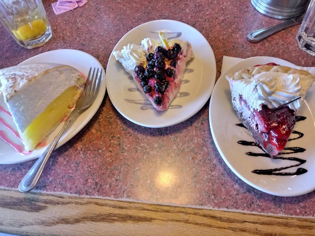 Sharis Cafe and Pies | bakery | 61135 S Hwy 97, Bend, OR 97702, USA | 5413892405 OR +1 541-389-2405