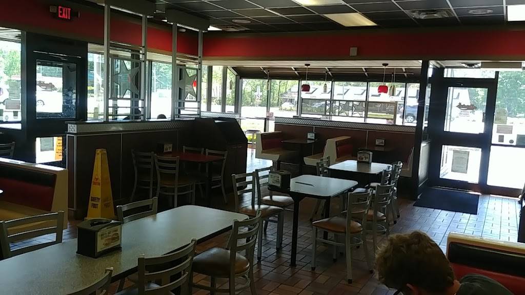 Hardee's - Restaurant | 5408 George Washington Hwy, Grafton, VA 23692, USA