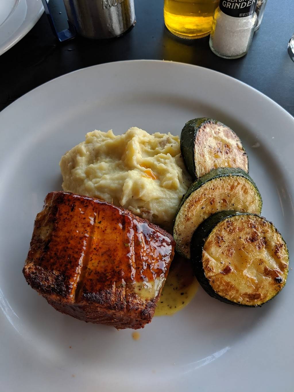 RedFish Grill & Bar | restaurant | 711 Evans St, Morehead City, NC 28557, USA | 2526488269 OR +1 252-648-8269