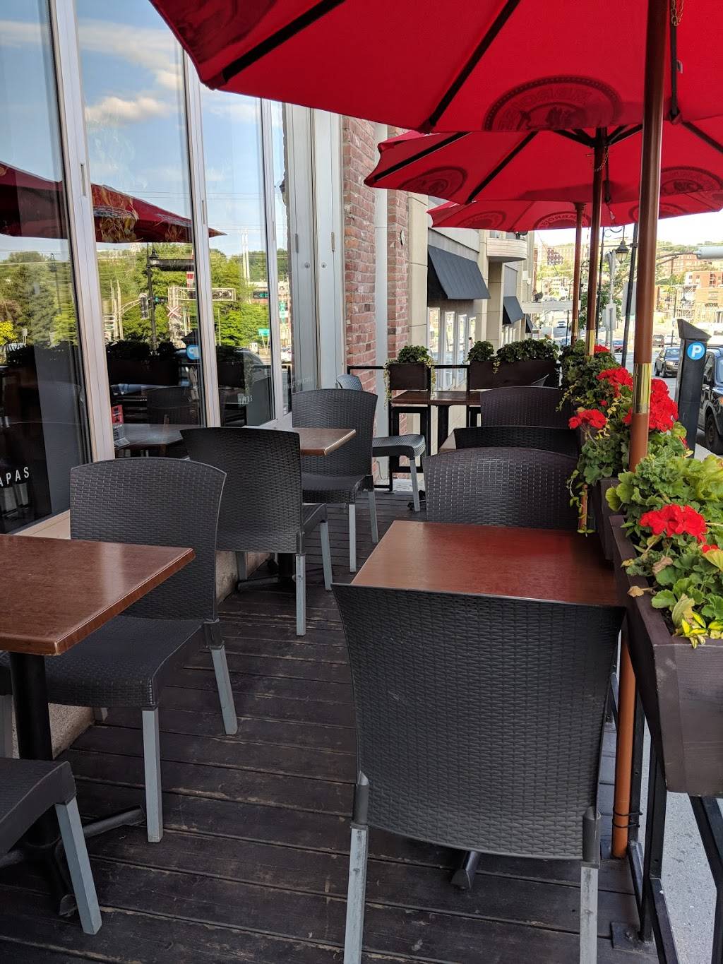 Tapageur | restaurant | 83 Rue King Ouest, Sherbrooke, QC J1H 1P1, Canada | 8198235444 OR +1 819-823-5444