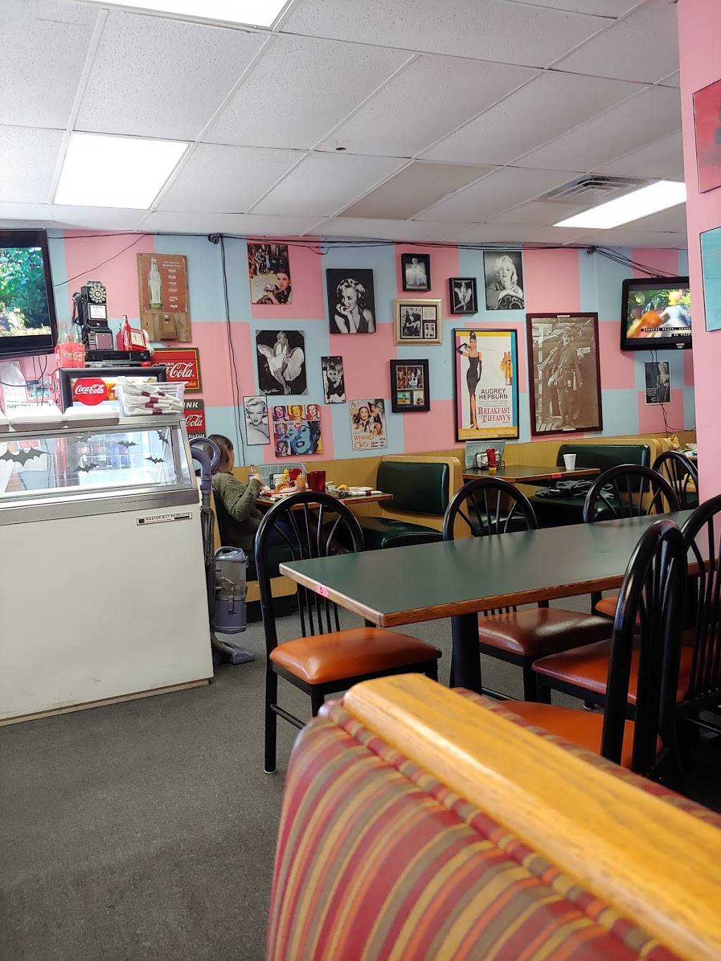 Big Boppers Cafe | restaurant | 520 Main St, Wellsville, KS 66092, USA | 7858839990 OR +1 785-883-9990