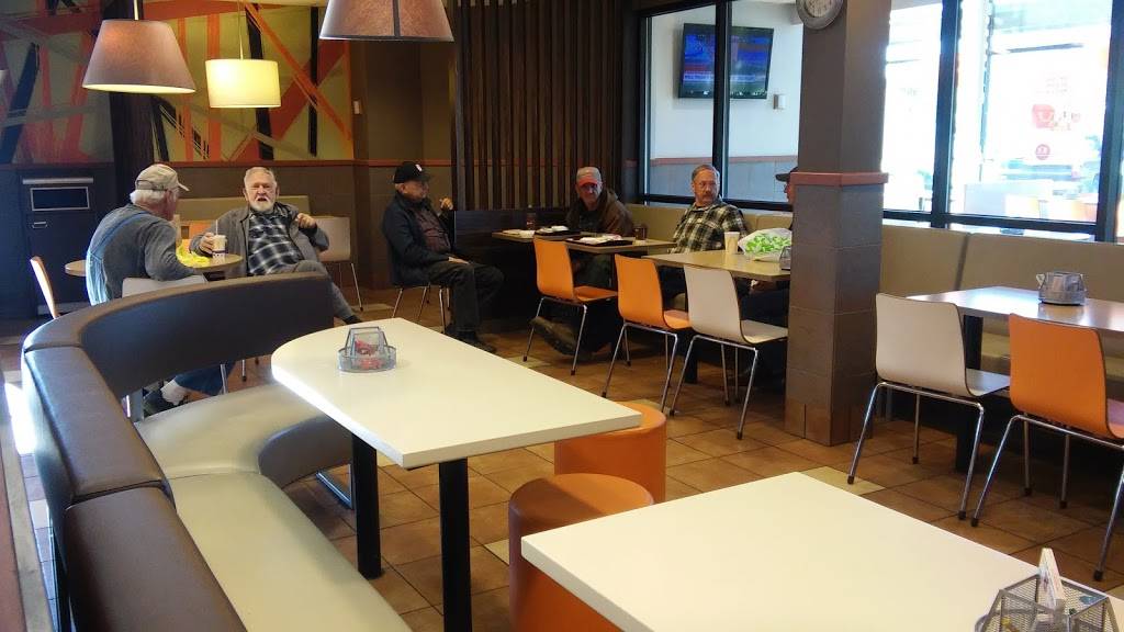 McDonalds | cafe | 2605 W Pike, Zanesville, OH 43701, USA | 7404532577 OR +1 740-453-2577