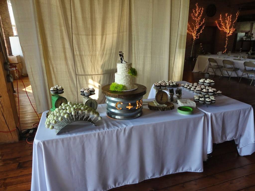 Country Store & Catering | restaurant | 456 N Main St, Sycamore, IL 60178, USA | 8158992333 OR +1 815-899-2333