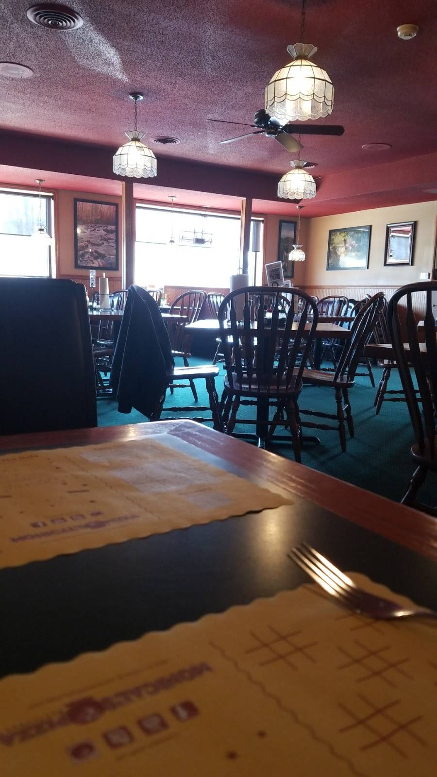Monicals Pizza | restaurant | 102 N Sycamore St, Villa Grove, IL 61956, USA | 2178322361 OR +1 217-832-2361