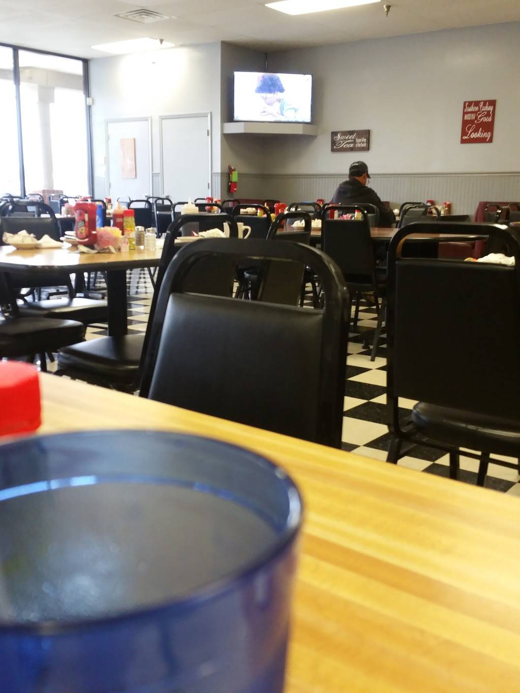 HomeTown Cafe | cafe | 3370 US-1, Franklinton, NC 27525, USA | 9194941500 OR +1 919-494-1500