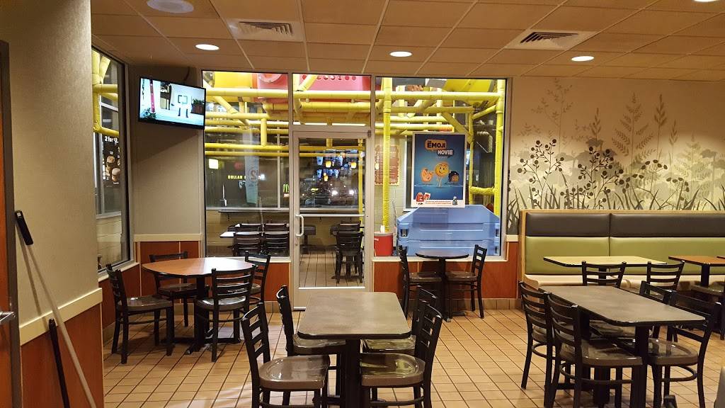 McDonalds | cafe | 104 N 7th St, Kentland, IN 47951, USA | 2194749506 OR +1 219-474-9506