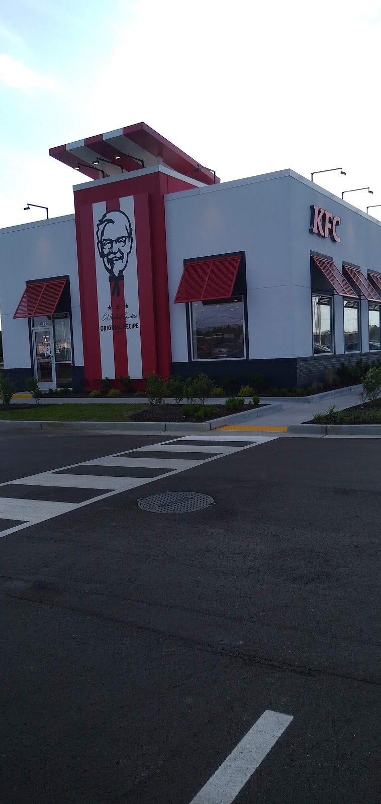 KFC - Restaurant | 8611 TN-3 N, Millington, TN 38053, USA