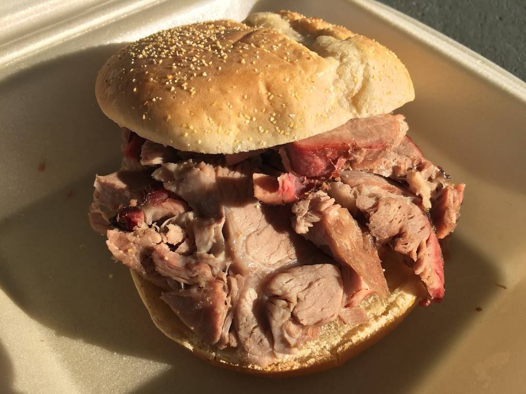 Woodys Bar-B-Q | restaurant | 13600 US-1 #18, Sebastian, FL 32958, USA | 7725815767 OR +1 772-581-5767