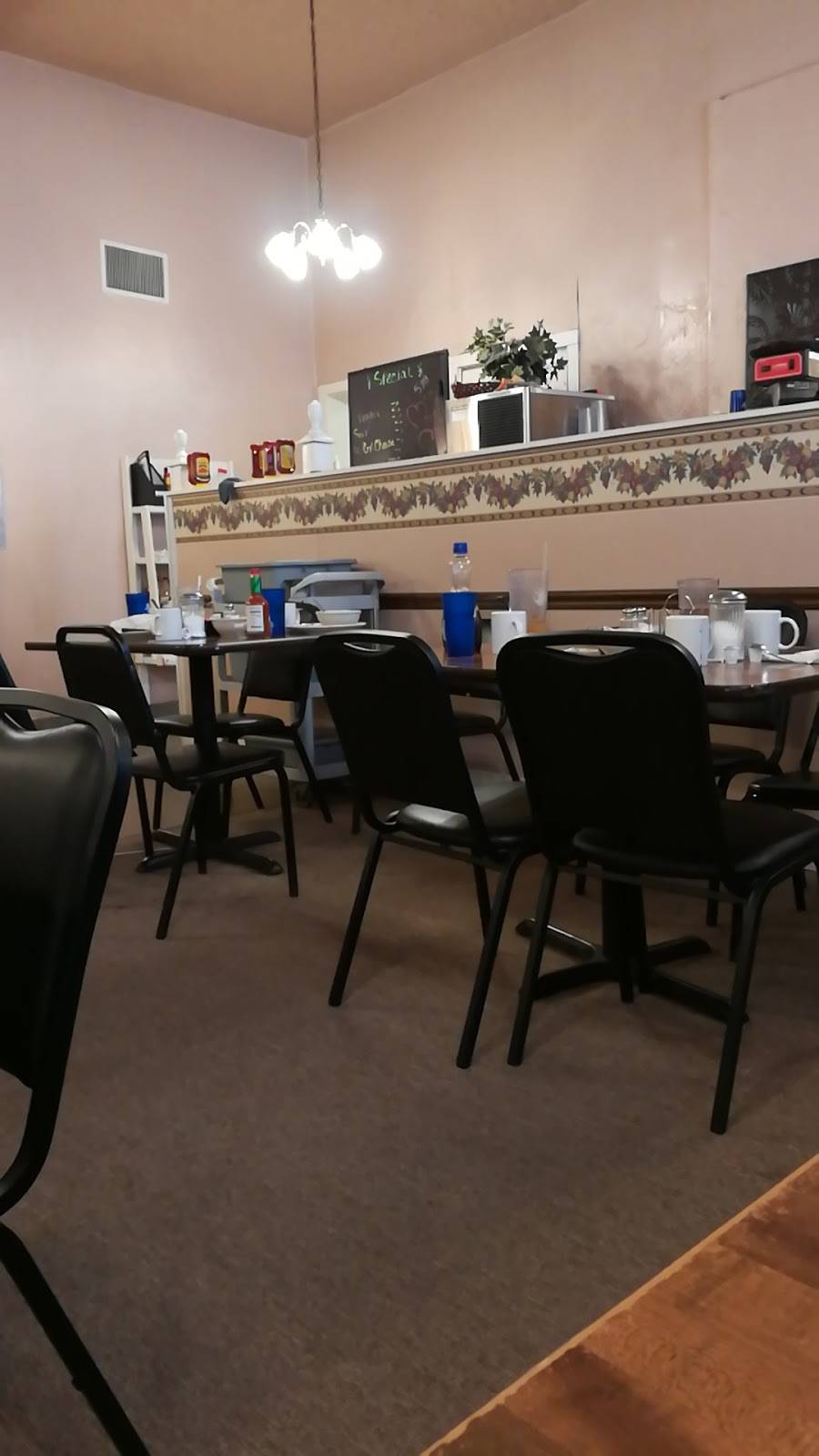 Ritas Cafe | restaurant | 101 N 7th St, Mayfield, KY 42066, USA | 2702478016 OR +1 270-247-8016