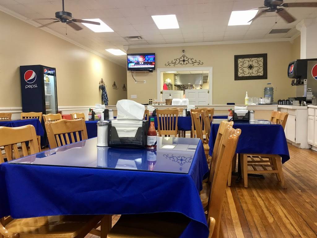 Daves On The Square | restaurant | 107 W Market St, Dyersburg, TN 38024, USA | 7314786219 OR +1 731-478-6219