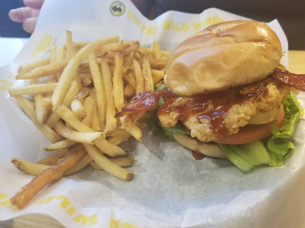 Buffalo Wild Wings | restaurant | 3333 Court St, Pekin, IL 61554, USA | 3092014159 OR +1 309-201-4159
