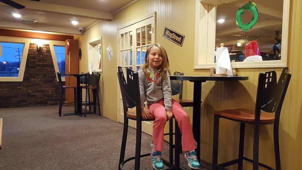 Pizza Hut | meal takeaway | 1709 S N Business 54, Eldon, MO 65026, USA | 5733923434 OR +1 573-392-3434