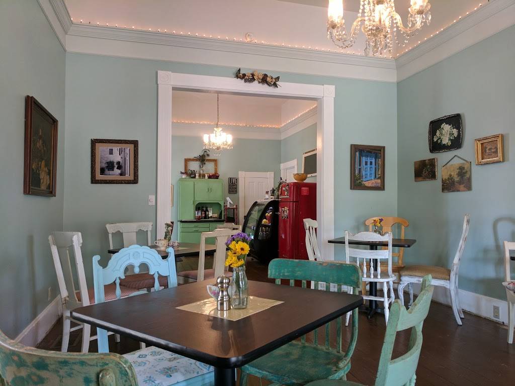 Courtneys House | restaurant | 311 6th St, Templeton, CA 93465, USA | 8054343895 OR +1 805-434-3895