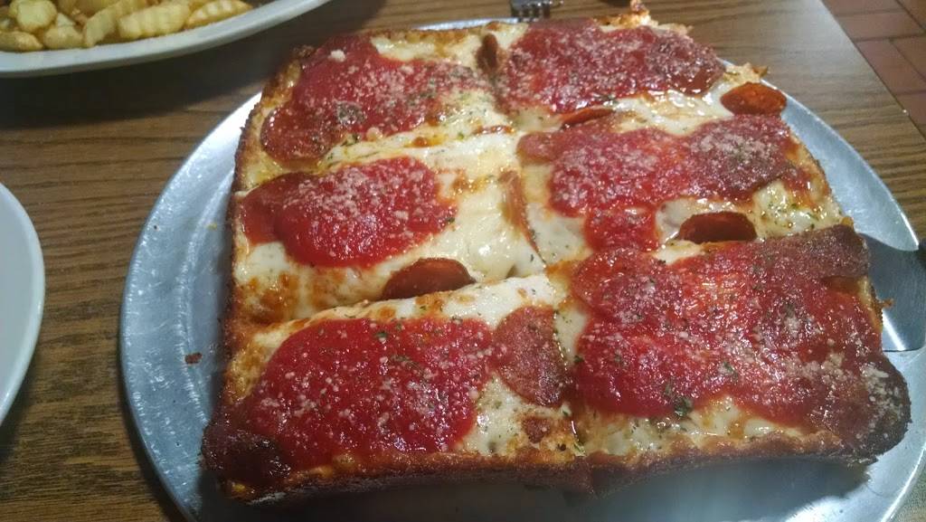 Carlesis Restaurant | restaurant | 15146 US-422, Worthington, PA 16262, USA | 7242973882 OR +1 724-297-3882