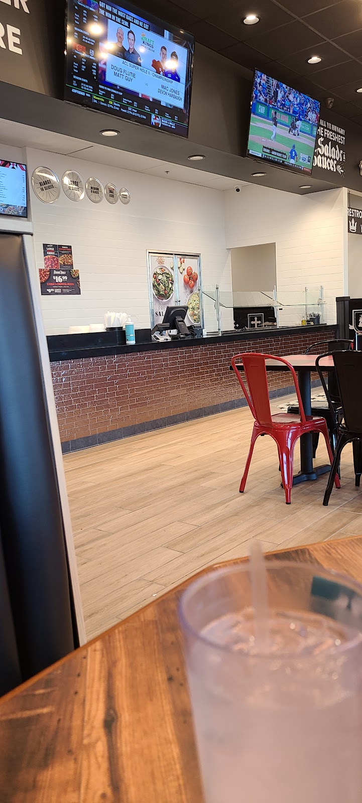 Round Table Pizza | restaurant | 6467 N Riverside Dr Suite 101, Fresno, CA 93722, USA | 5593751545 OR +1 559-375-1545