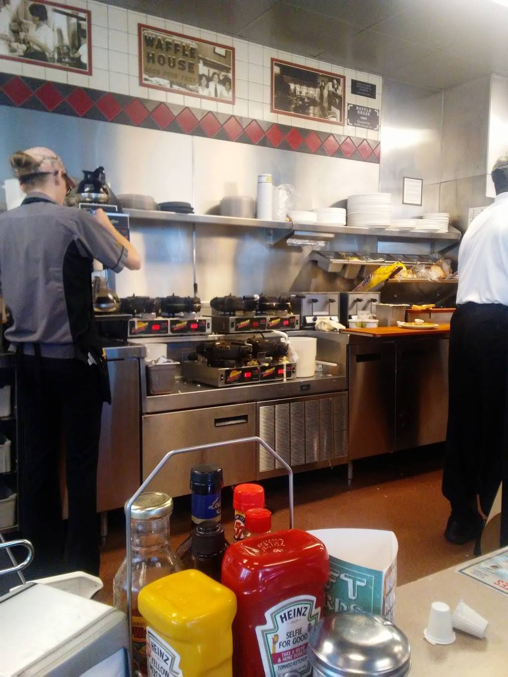 Waffle House | meal takeaway | 817 Conover Blvd W, Conover, NC 28613, USA | 8284644288 OR +1 828-464-4288