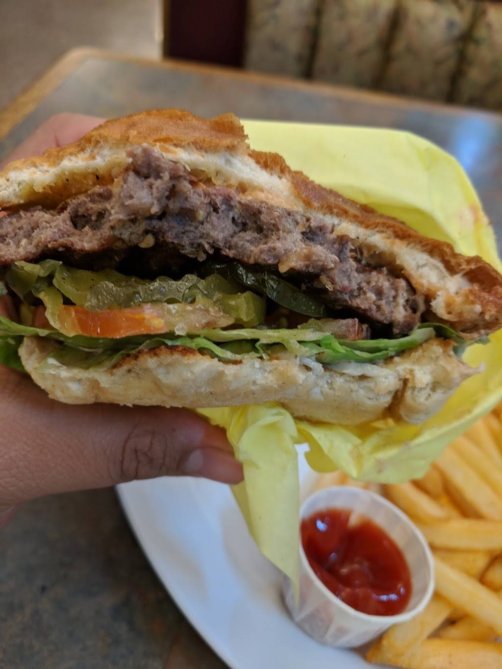 Tom's Famous Burgers 5 3635 E Imperial Hwy, Lynwood, CA 90262, USA