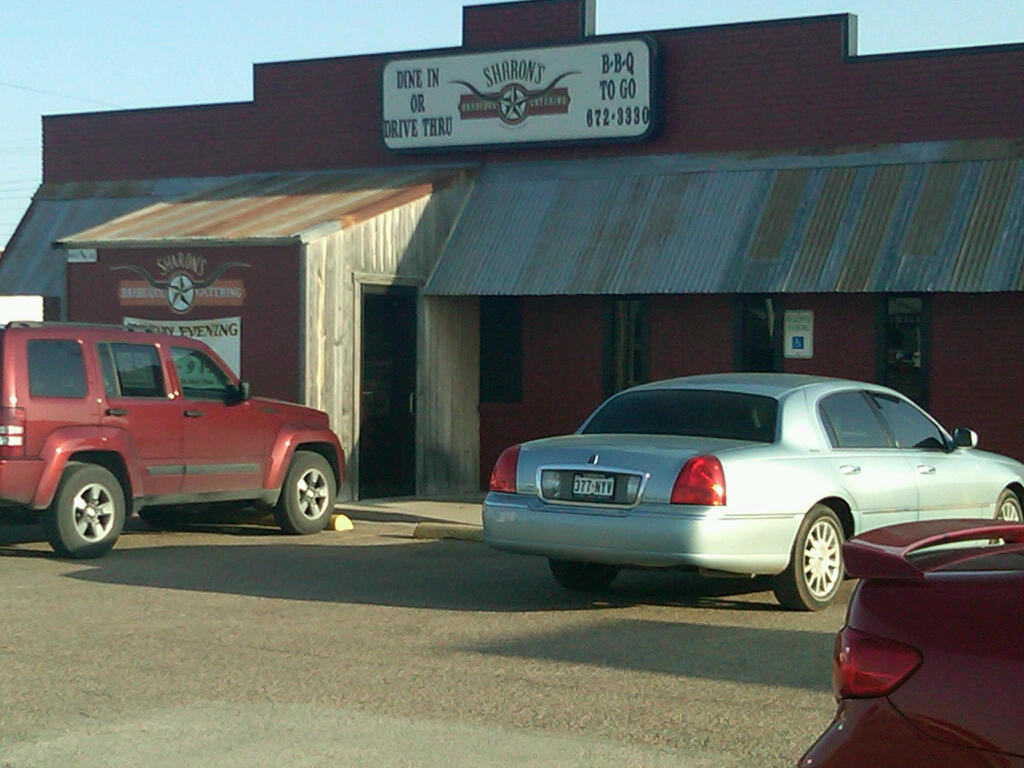 Sharons Barbeque & Catering | restaurant | 849 E Hwy 80, Abilene, TX 79601, USA | 3256723330 OR +1 325-672-3330