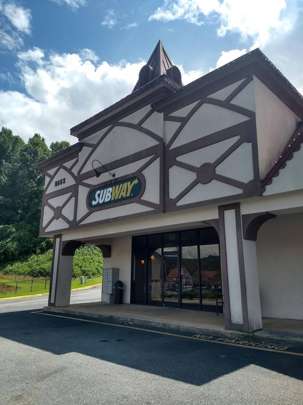 Subway | restaurant | 8065 N Main St, Helen, GA 30545, USA | 7068921000 OR +1 706-892-1000