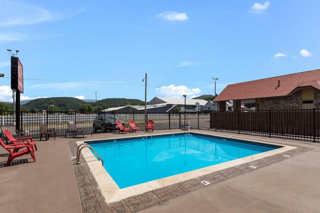 Econo Lodge | restaurant | 121 E Mill Creek Rd, Pigeon Forge, TN 37863, USA | 8653654145 OR +1 865-365-4145