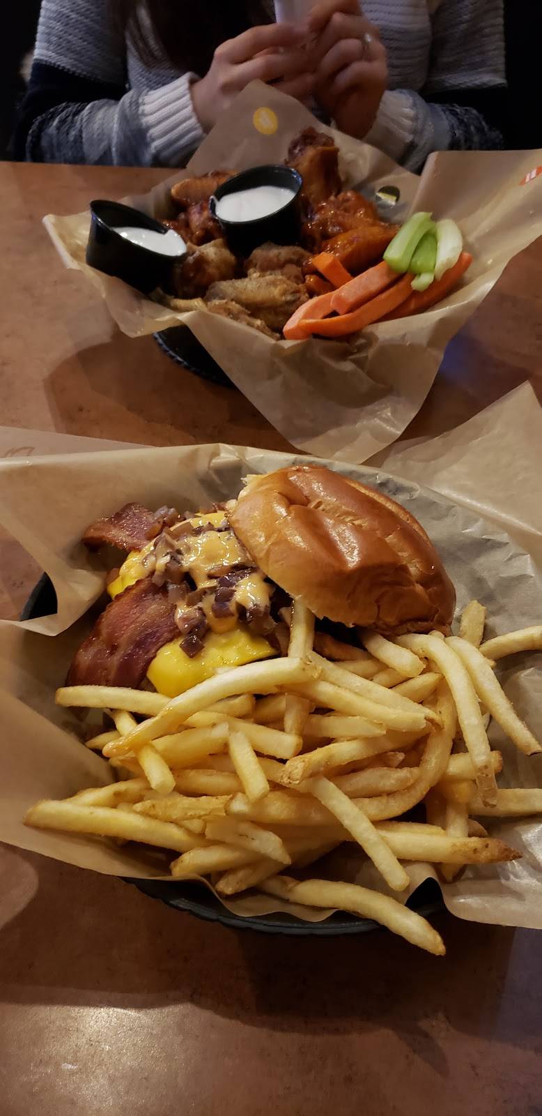 Buffalo Wild Wings Restaurant 1447 Richmond Ave, Staten Island, NY