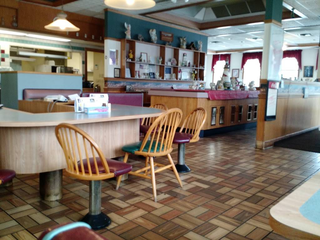 Judys Family Diner | restaurant | 2606 E Lee Hwy, Wytheville, VA 24382, USA | 2766371239 OR +1 276-637-1239