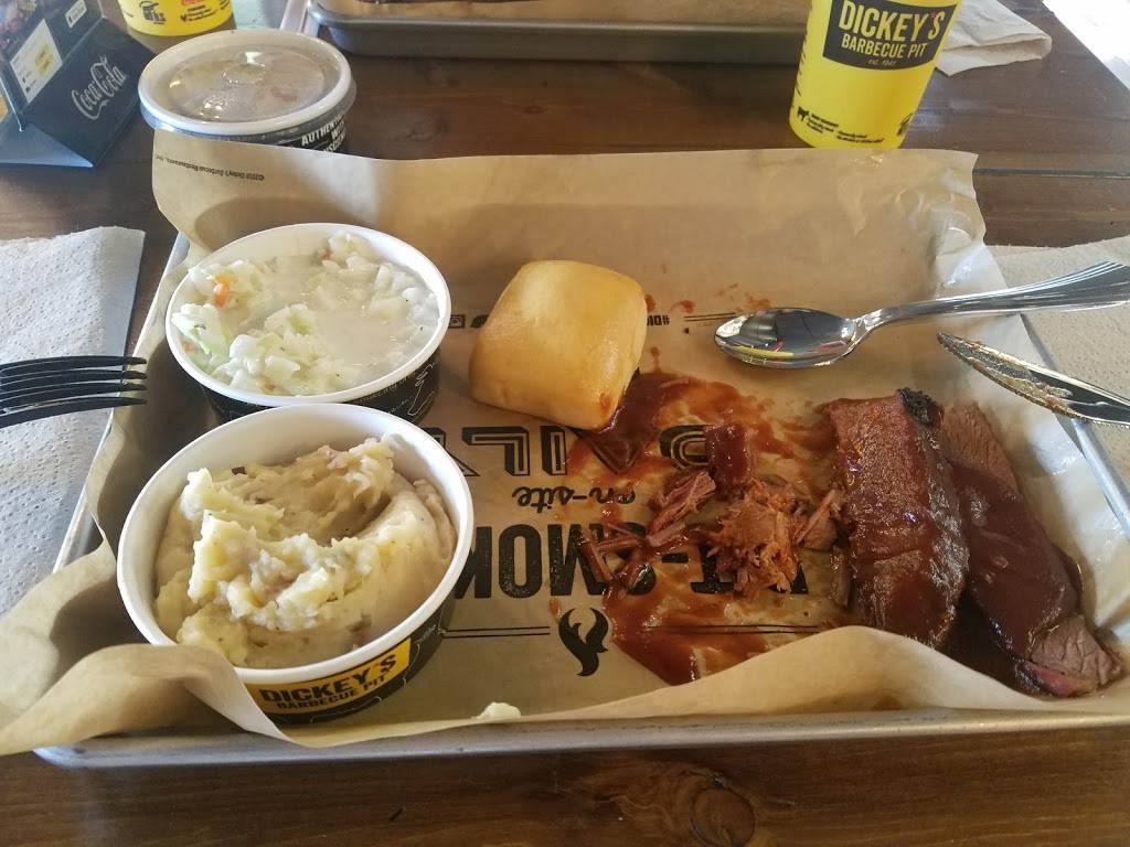 Dickeys Barbecue Pit | restaurant | 3784 Parkway Ste 101, Pigeon Forge, TN 37863, USA | 8659080096 OR +1 865-908-0096