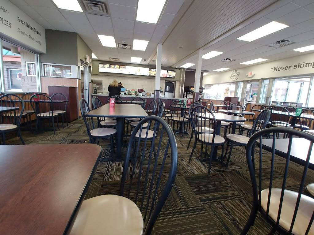 Runza Restaurant | restaurant | 640 N Park Ave, Fremont, NE 68025, USA | 4027218444 OR +1 402-721-8444