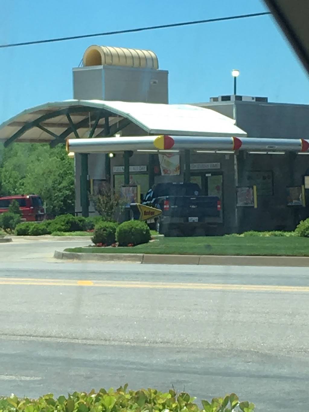 Sonic Drive-In - Restaurant | 15001 N Santa Fe Ave, Edmond, OK 73013, USA