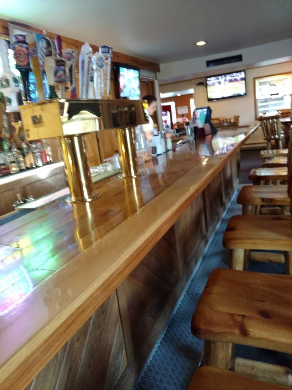Mulligans Sports Bar & Grill | restaurant | 16707 WI-32, Mountain, WI 54149, USA | 7152763125 OR +1 715-276-3125