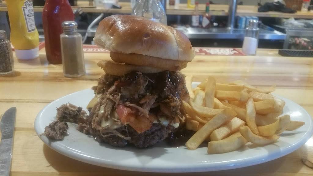 JJ & Freddies | restaurant | 211 W North Ave, Stockton, IL 61085, USA | 8159472798 OR +1 815-947-2798