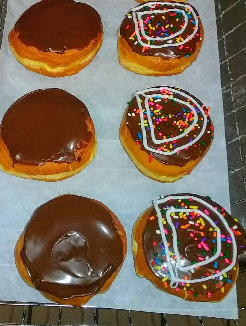 Dunkin | bakery | 327 Main St, Bangor, ME 04401, USA | 2079478404 OR +1 207-947-8404