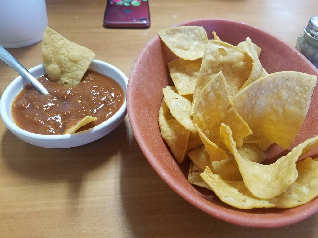 Sylvias Mexican Restaurant | restaurant | 617 TX-123, Stockdale, TX 78160, USA | 8309963233 OR +1 830-996-3233
