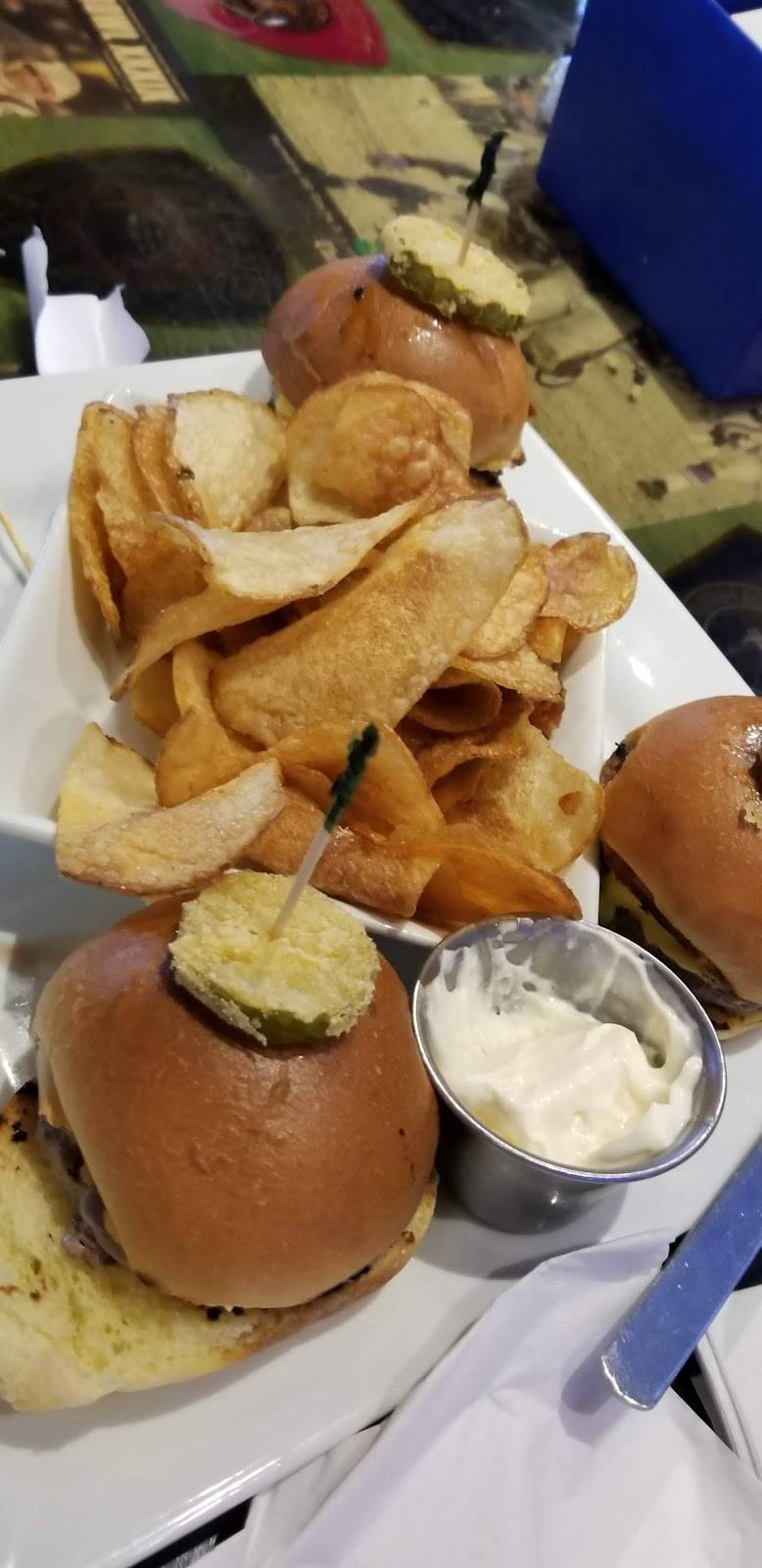 Foxboro Sports Tavern | restaurant | 4420 Thomasson Dr, Naples, FL 34112, USA | 2395302337 OR +1 239-530-2337