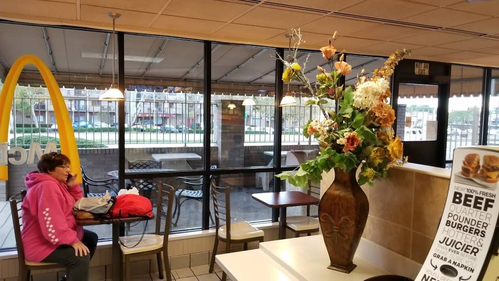 McDonalds | cafe | 2001 Freeport Rd, Natrona Heights, PA 15065, USA | 7242244866 OR +1 724-224-4866