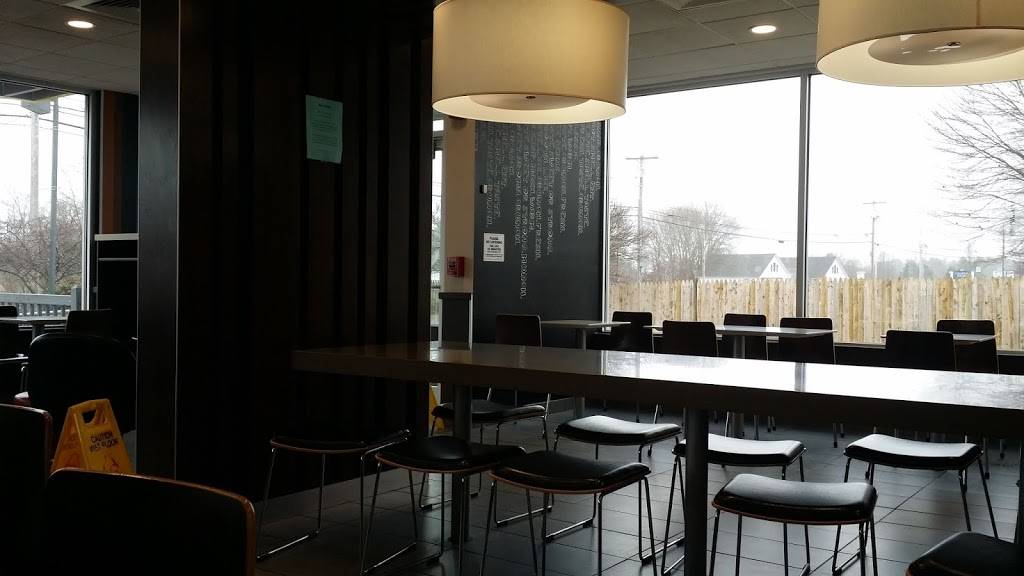 McDonalds | cafe | 992 Post Rd, Wells, ME 04090, USA | 2076465875 OR +1 207-646-5875