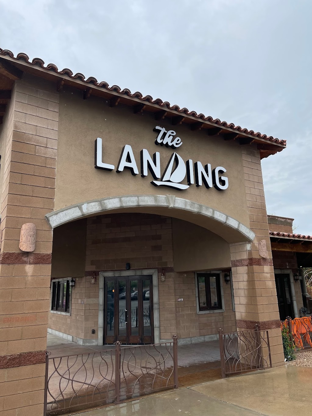 The Landing | restaurant | 8195 N Oracle Rd, Oro Valley, AZ 85704, USA | 5203951099 OR +1 520-395-1099
