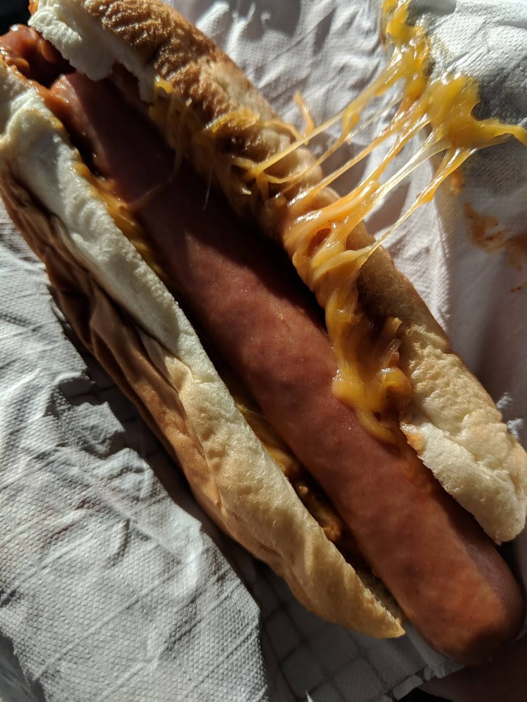 Stewarts Original Hot Dogs | restaurant | 2445 5th Ave, Huntington, WV 25703, USA | 3045293647 OR +1 304-529-3647