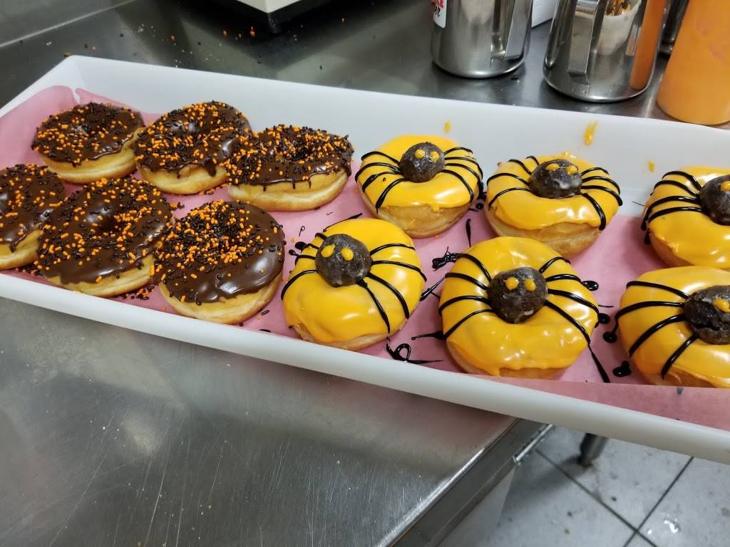 Dunkin | bakery | 670 Metacom Ave, Warren, RI 02885, USA | 4012450811 OR +1 401-245-0811