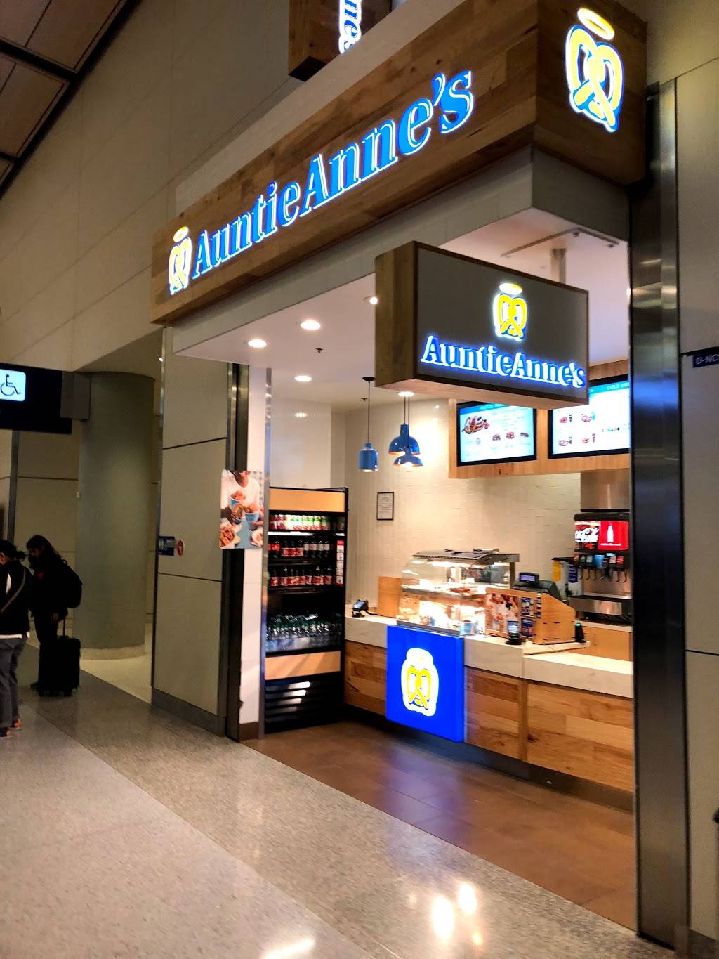 Auntie Annes Pretzels | cafe | 2400 Aviation Drive, Terminal C, Gate 22, Dallas, TX 75261, USA | 9725746561 OR +1 972-574-6561