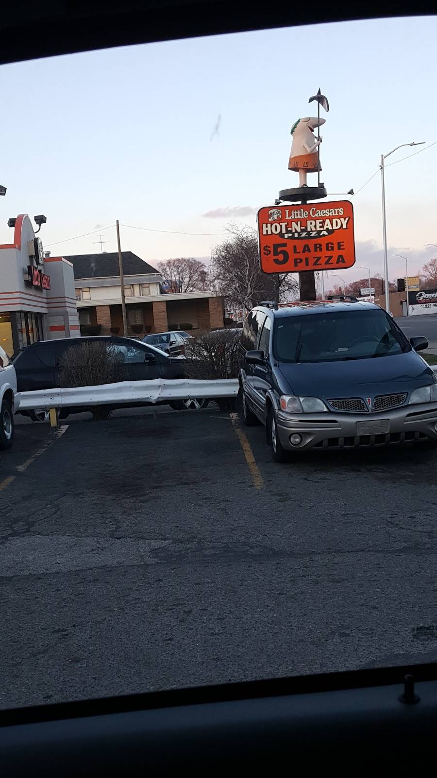 Little Caesars Pizza | meal takeaway | 12039 Gratiot Ave, Detroit, MI 48205, USA | 3133720440 OR +1 313-372-0440
